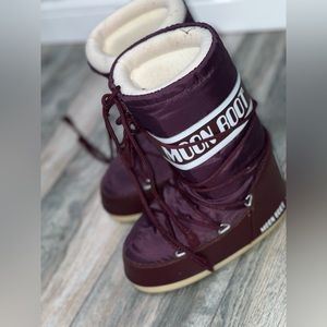 Burgundy Moonboot